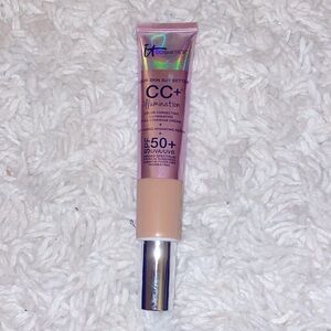 It Cosmetics CC+ Illumination Full Coverage Cream SPF 50 in Medium